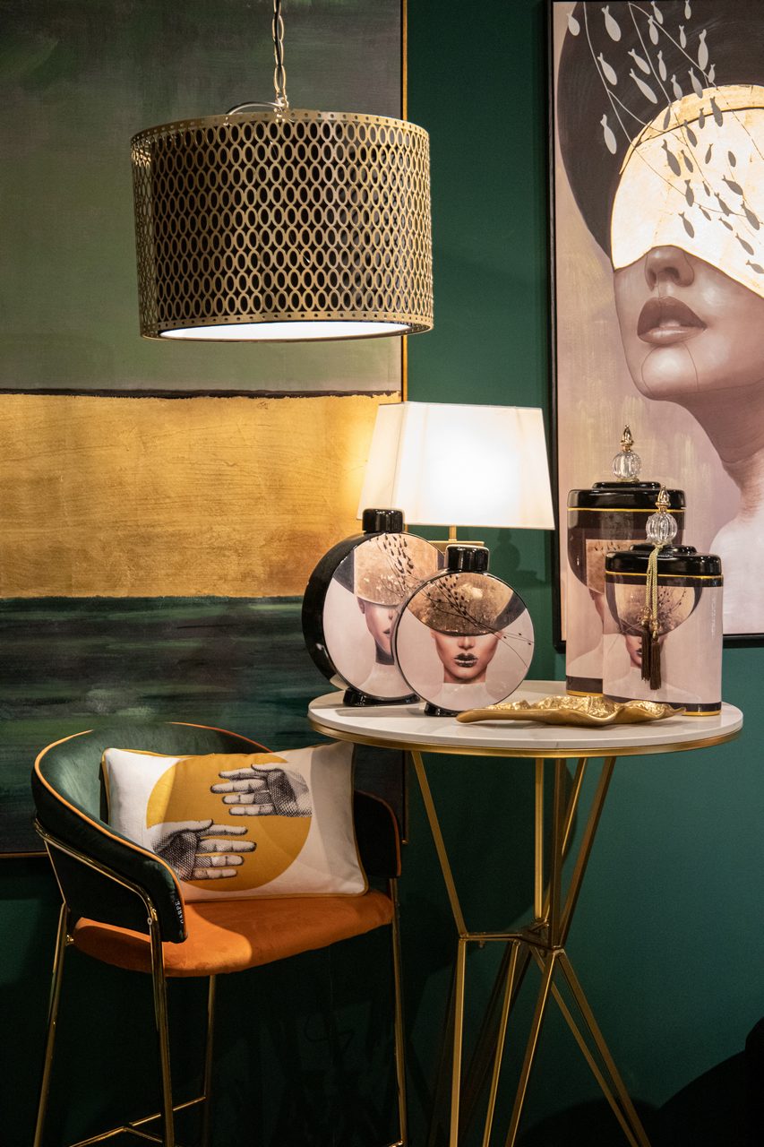 POTICHE CERAMICA DONNA CON CAPPELLO GRANDE