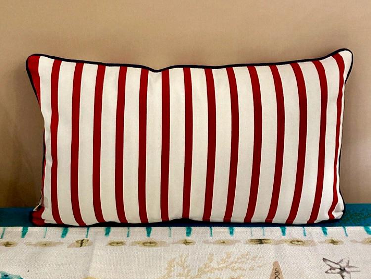 CUSCINO RIGHE ROSSE