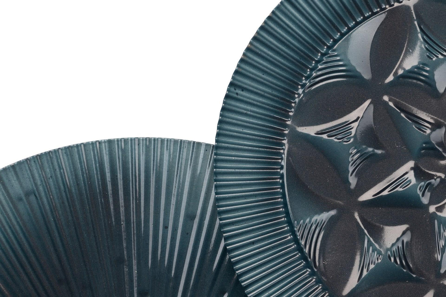 Metal wall figure with circles