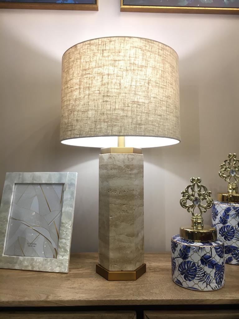 Lampe en travertin