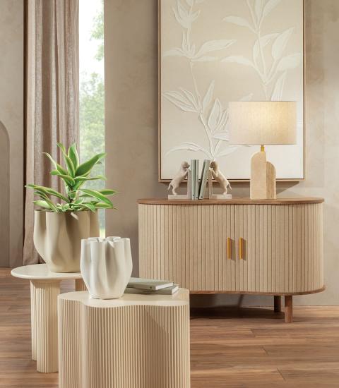 LAMPADA DA TAVOLO IN TRAVERTINO METALLO E PARALUME IN LINO