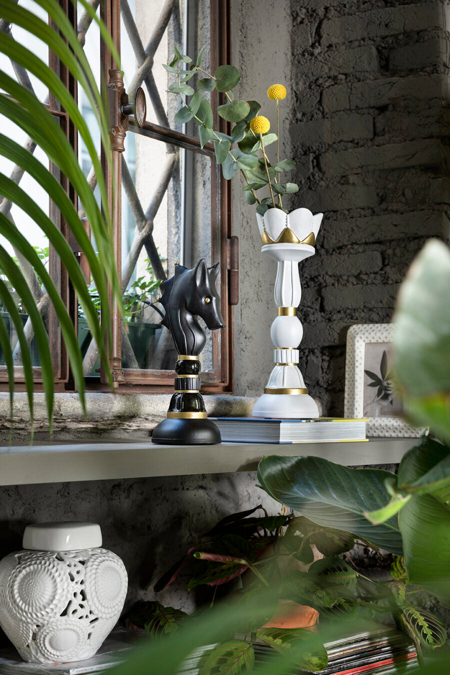 CHESS QUEEN WHITE