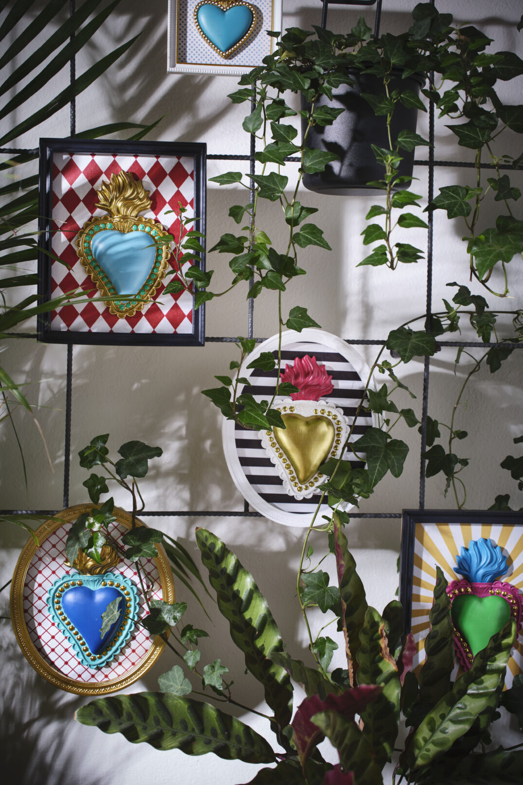 CORNICE OVALE CUORE E ROMBI BIANCHI