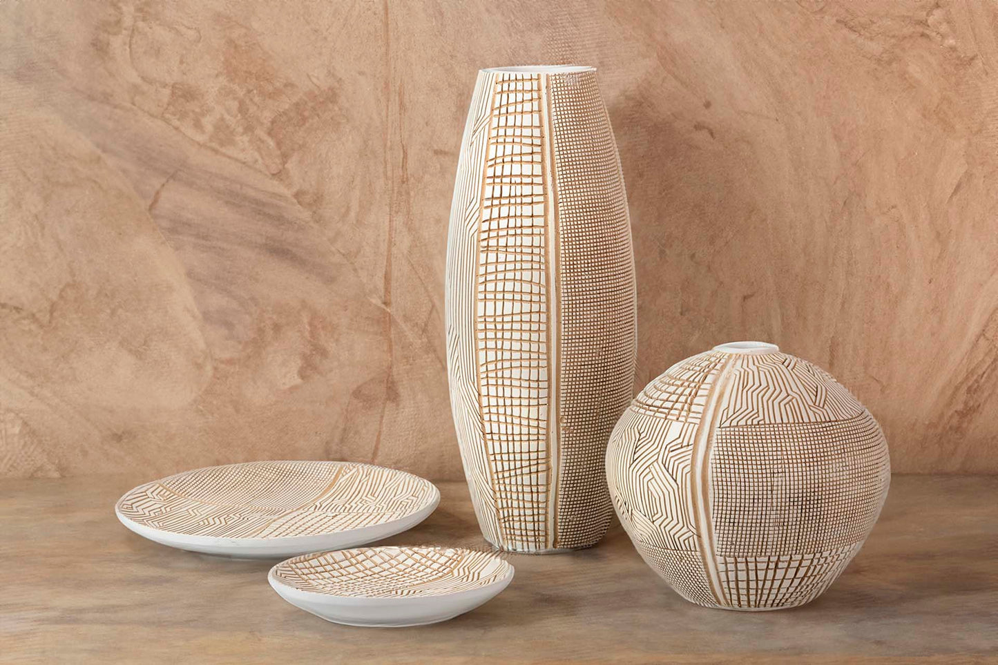 Round white and brown resin vase