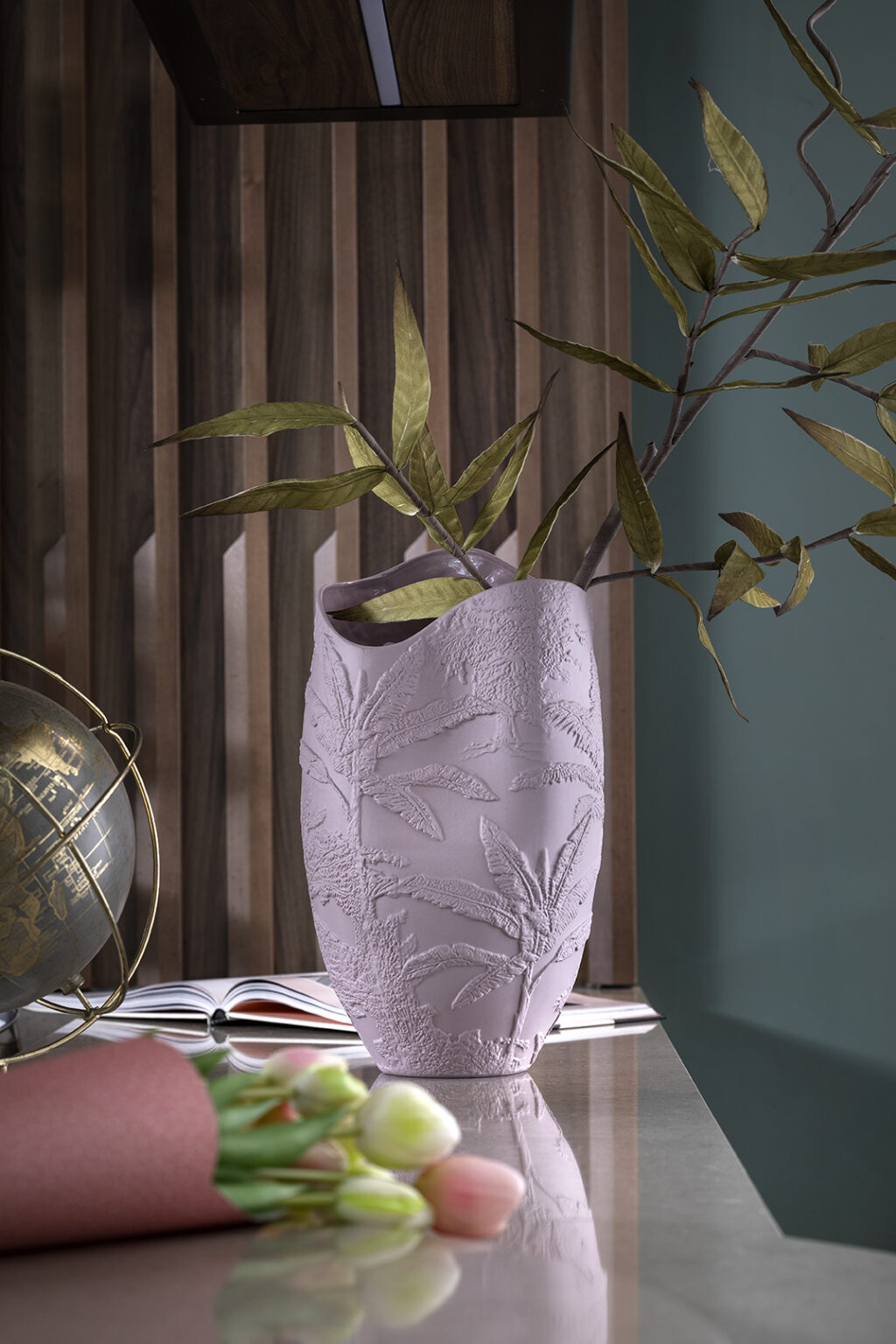 VASO RELIEF FLUSSI BIANCO