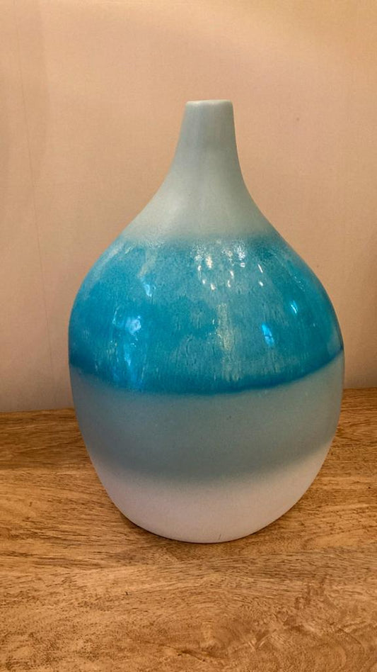 Vase en céramique bleu clair